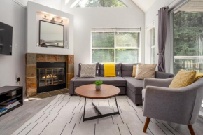 Great Location with Pool and Hot Tub by Harmony Whistler